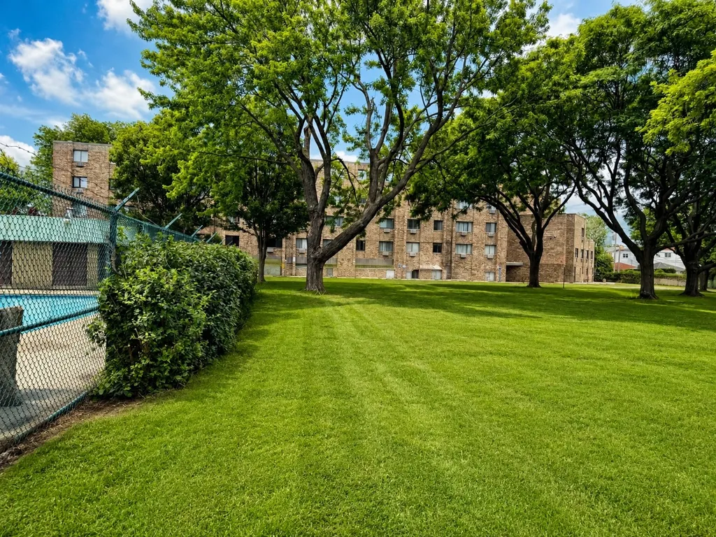 5306 North Cumberland Avenue Chicago IL 60656