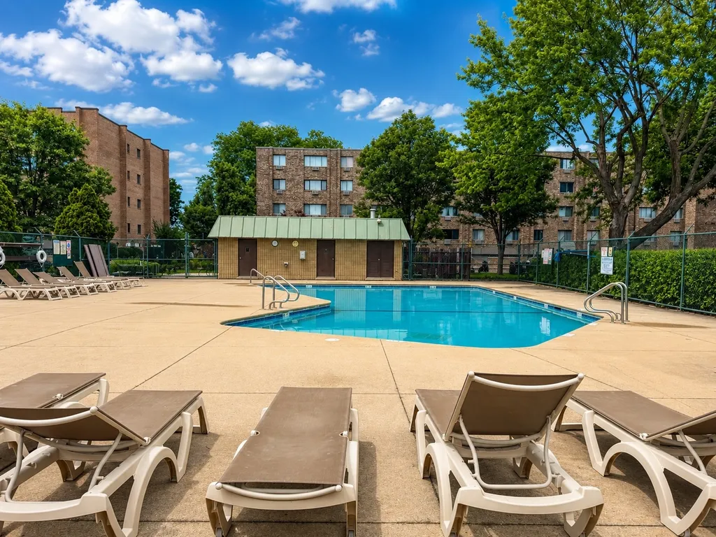 5306 North Cumberland Avenue Chicago IL 60656
