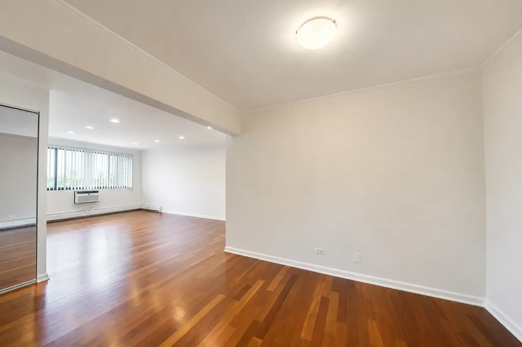 5306 North Cumberland Avenue Chicago IL 60656
