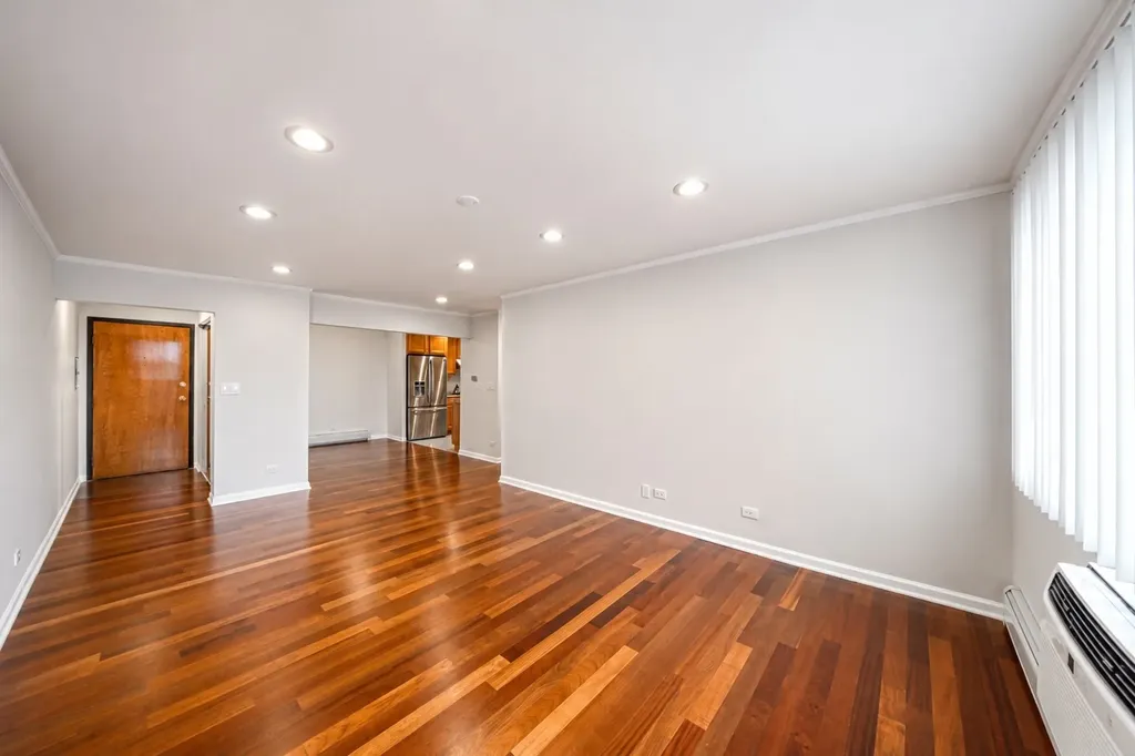 5306 North Cumberland Avenue Chicago IL 60656