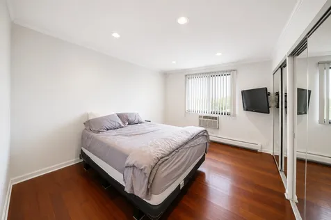 5306 North Cumberland Avenue Chicago IL 60656