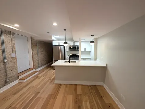 616 West Patterson Avenue Chicago IL 60613