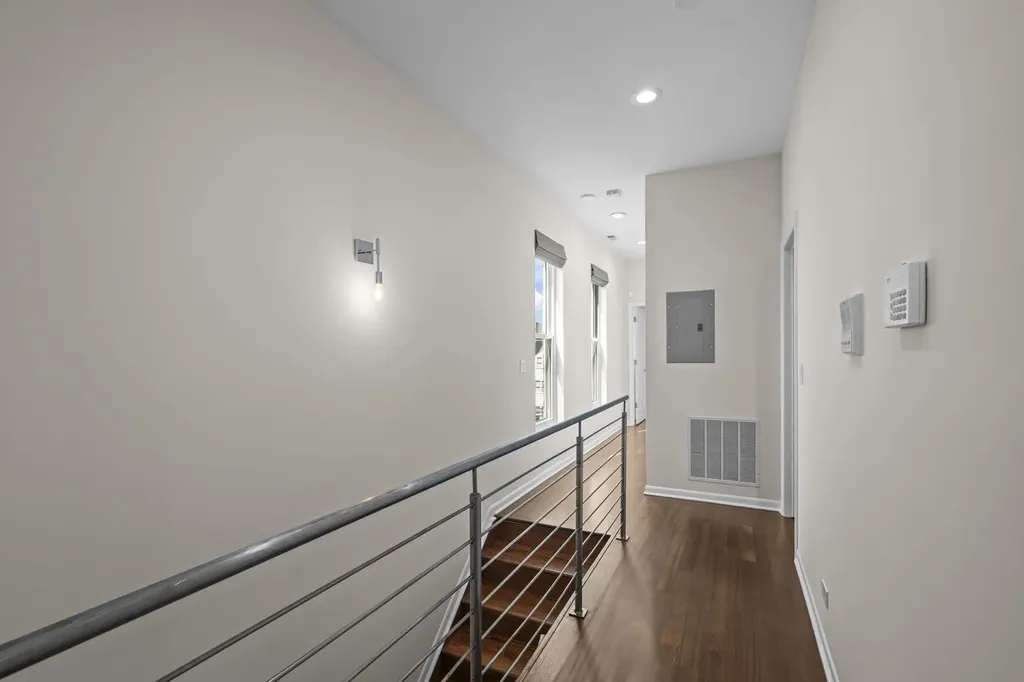 876 North Hermitage Avenue Chicago IL 60622