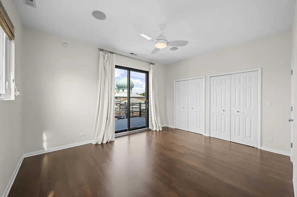 876 North Hermitage Avenue Chicago IL 60622