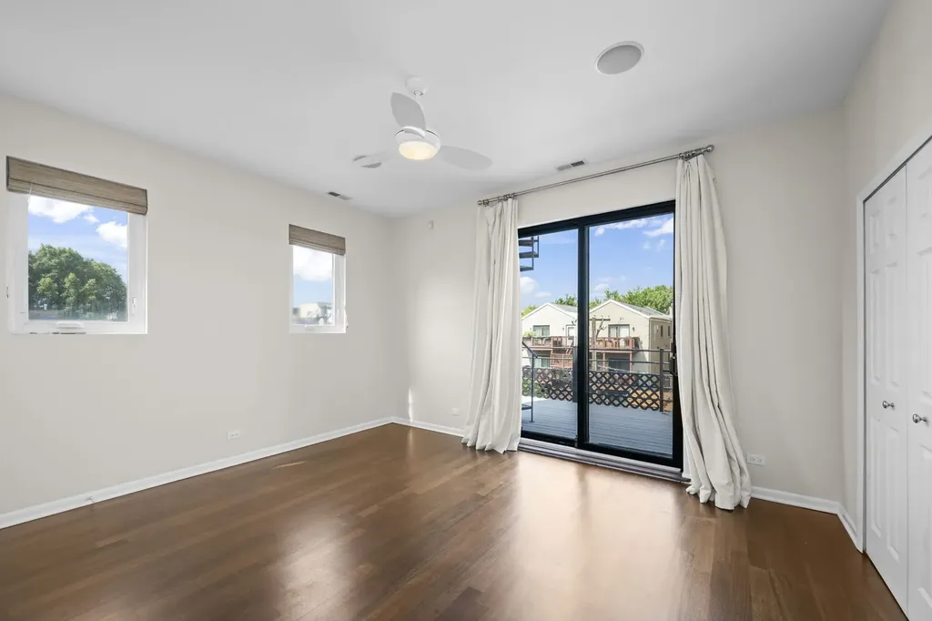 876 North Hermitage Avenue Chicago IL 60622