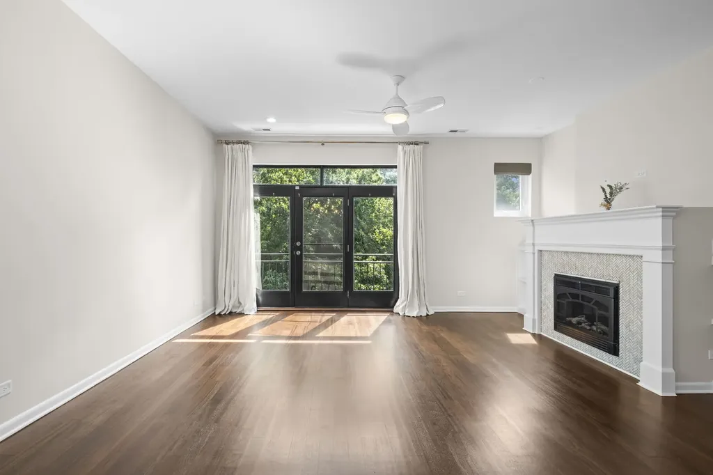 876 North Hermitage Avenue Chicago IL 60622