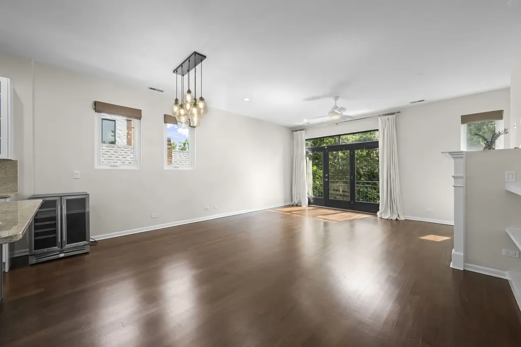 876 North Hermitage Avenue Chicago IL 60622