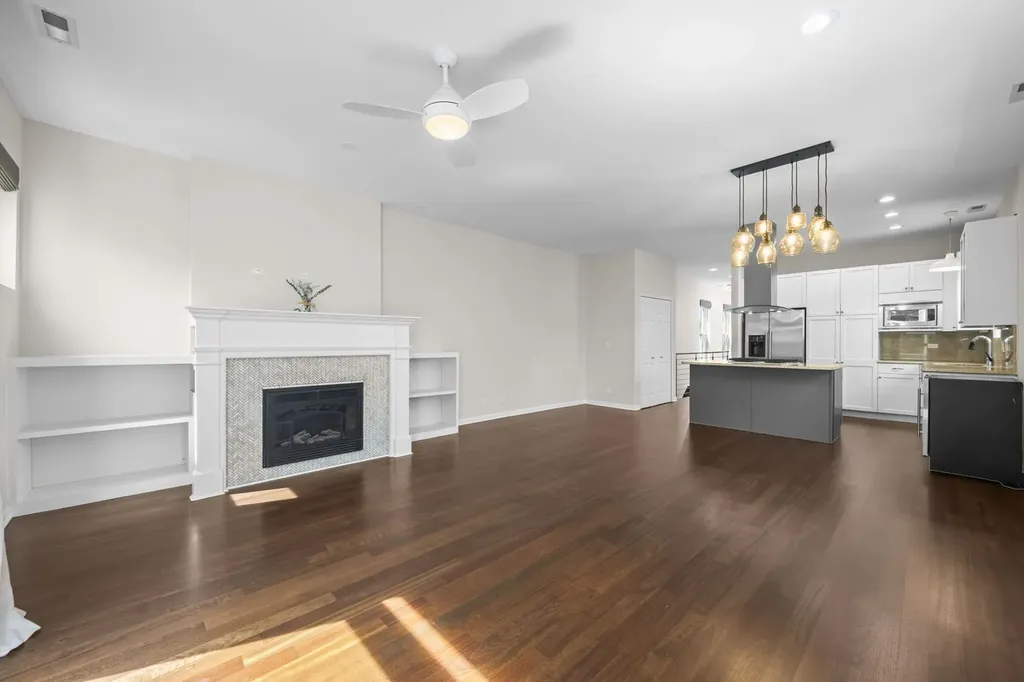 876 North Hermitage Avenue Chicago IL 60622