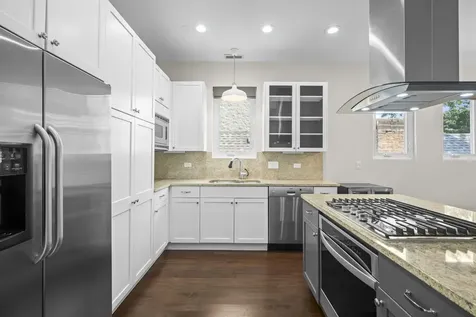 876 North Hermitage Avenue Chicago IL 60622