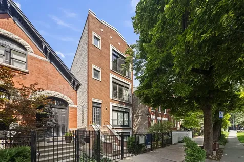 876 North Hermitage Avenue Chicago IL 60622