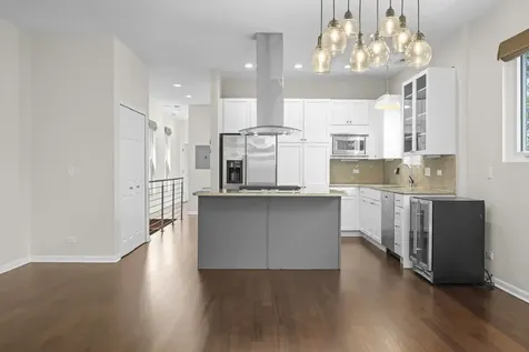 876 North Hermitage Avenue Chicago IL 60622