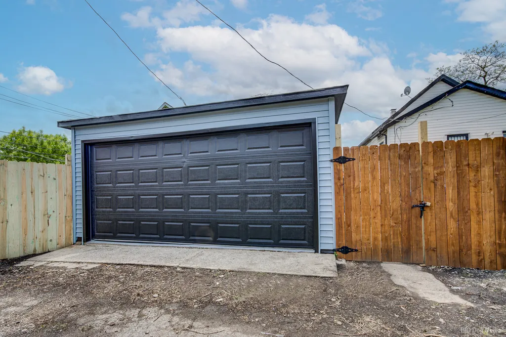 8541 South Givins Court Chicago IL 60620