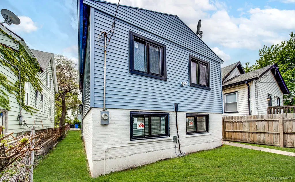 8541 South Givins Court Chicago IL 60620