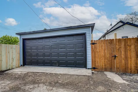 8541 South Givins Court Chicago IL 60620