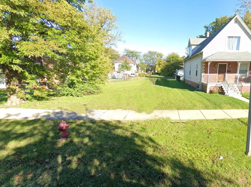 821 South 13th Avenue Maywood IL 60153