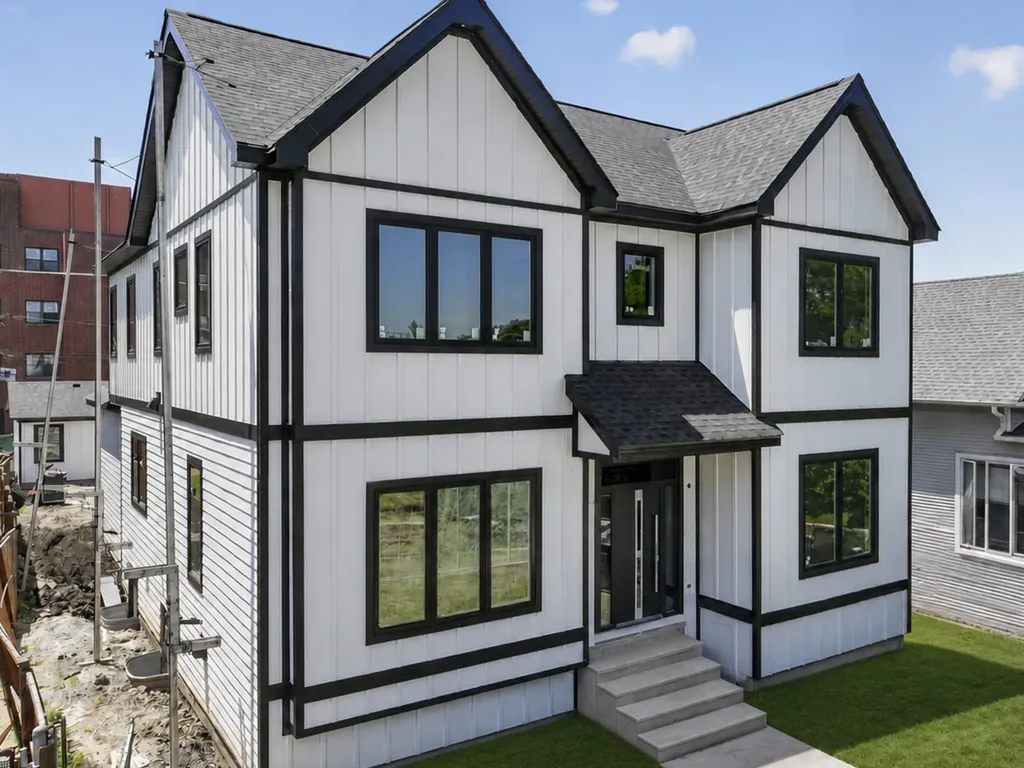 5844 North Navarre Avenue Chicago IL 60631