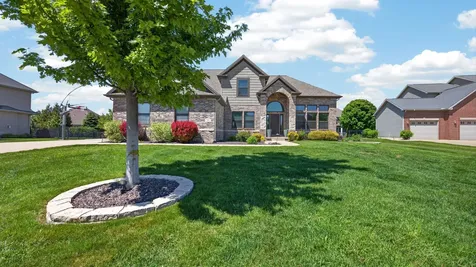 8 Flint Court Bloomington IL 61705
