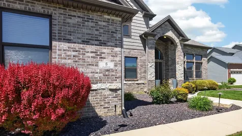 8 Flint Court Bloomington IL 61705