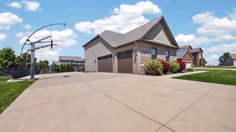 8 Flint Court Bloomington IL 61705