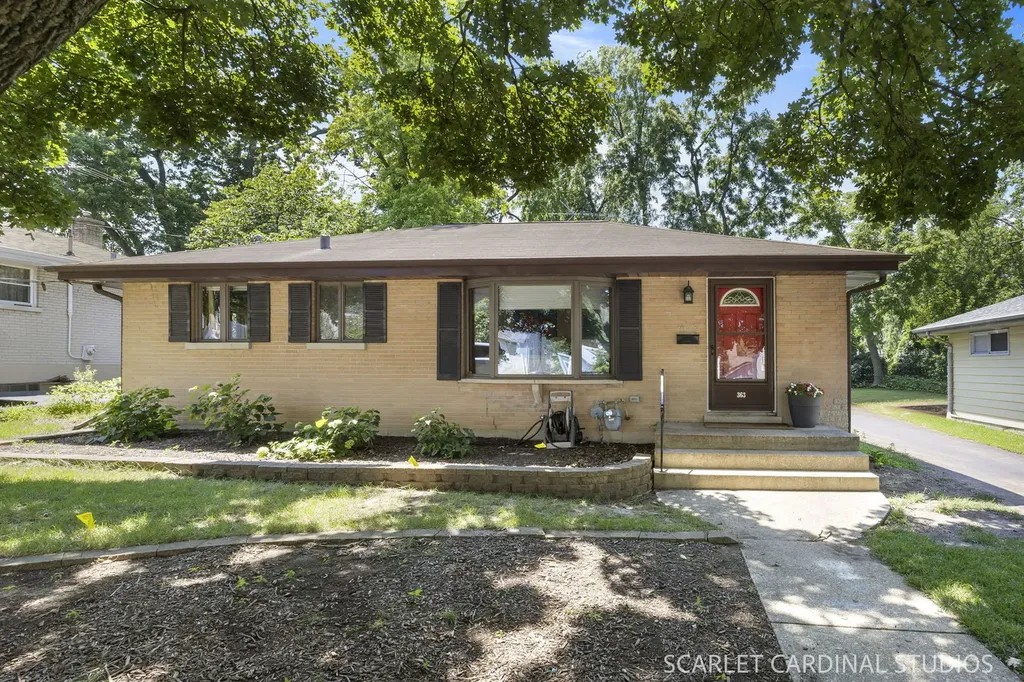 363 Marion Avenue Glen Ellyn IL 60137
