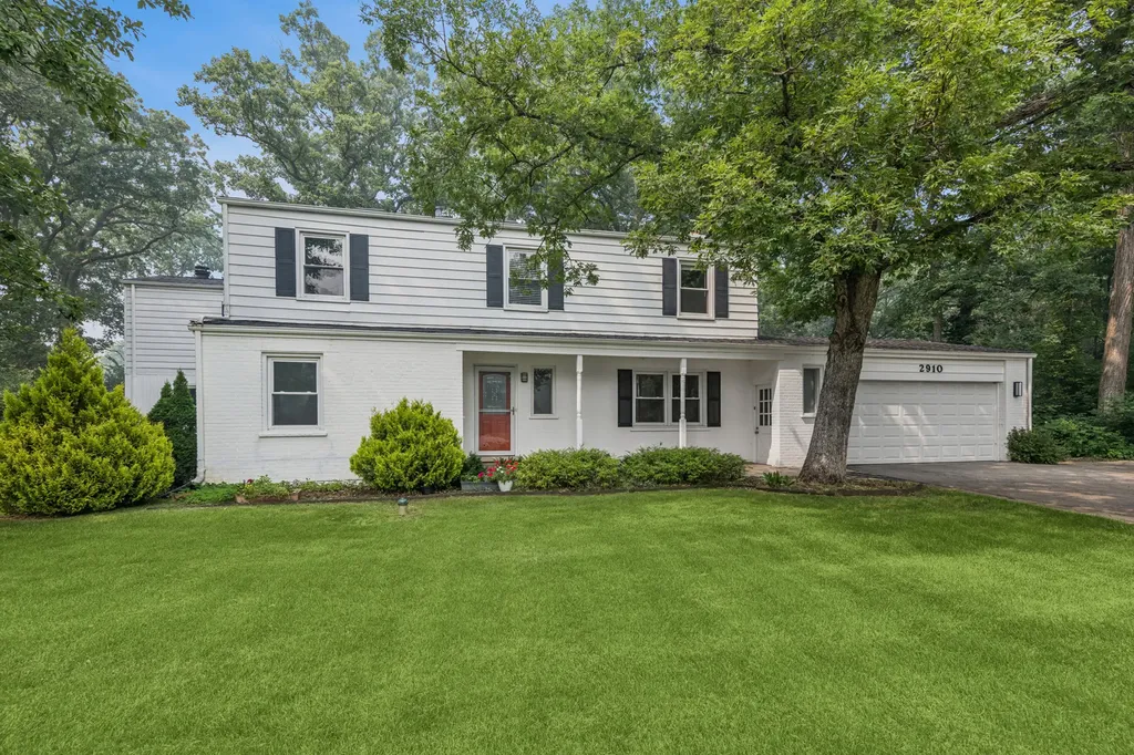 2910 Cherokee Lane Riverwoods IL 60015
