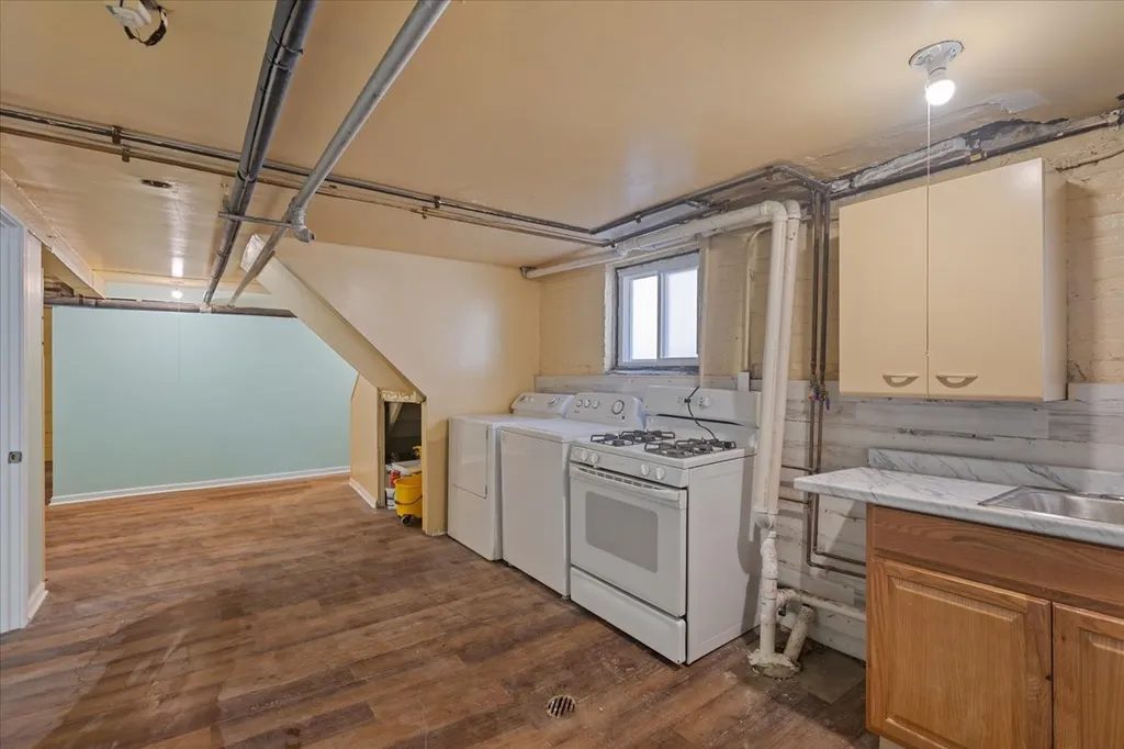 6515 North Maplewood Avenue Chicago IL 60645