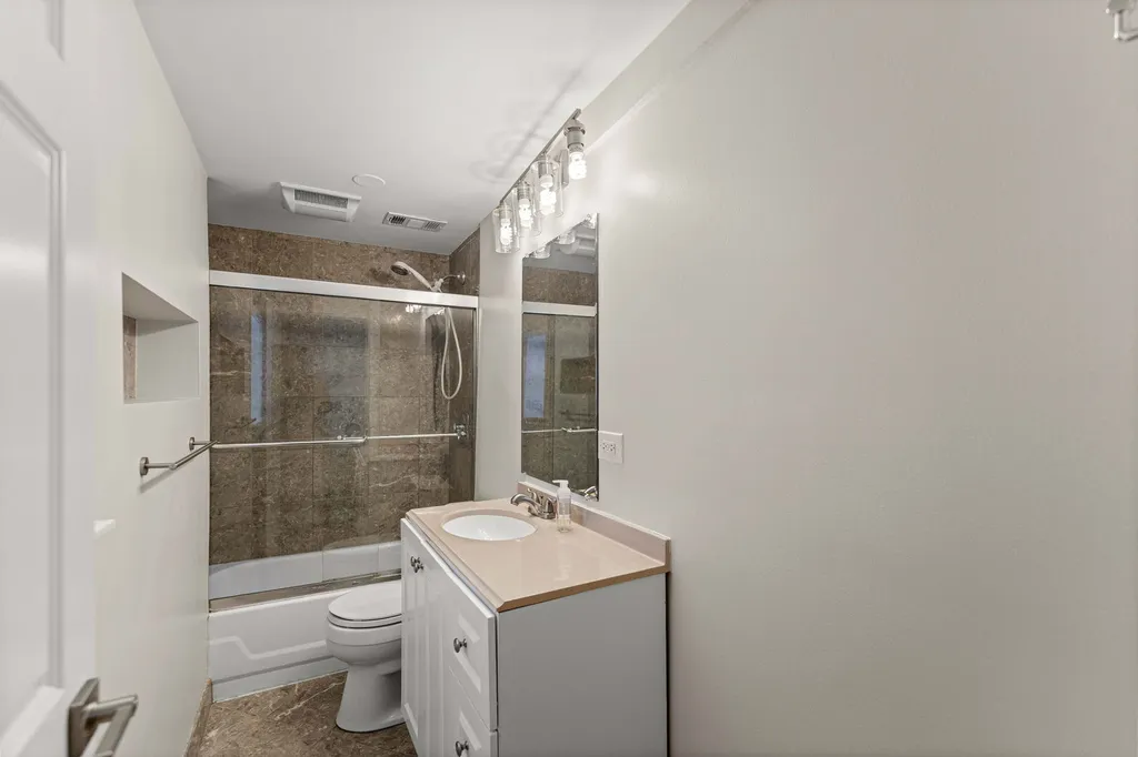 4214 North Kenmore Avenue Chicago IL 60613