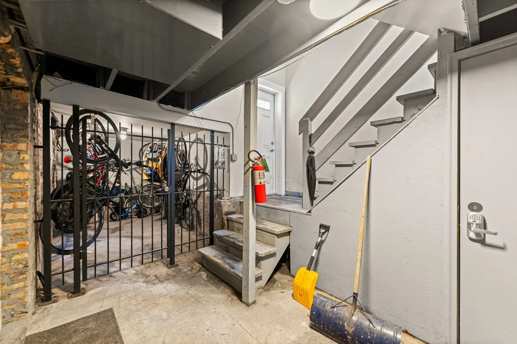 4214 North Kenmore Avenue Chicago IL 60613