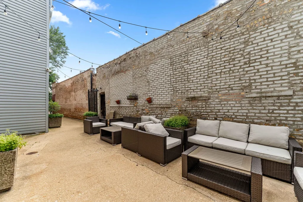 4214 North Kenmore Avenue Chicago IL 60613