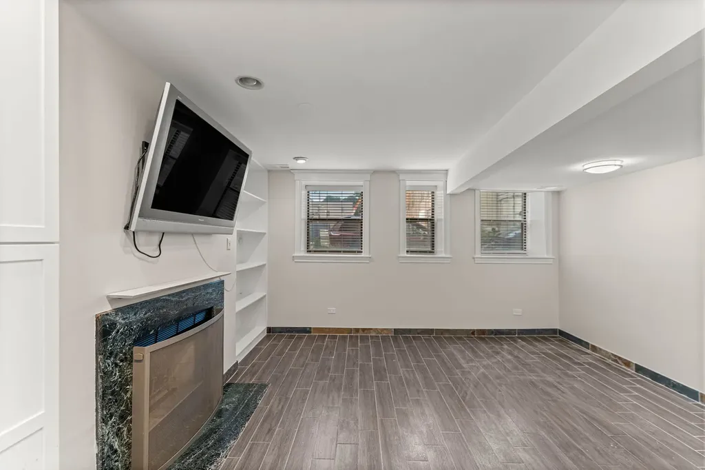 4214 North Kenmore Avenue Chicago IL 60613
