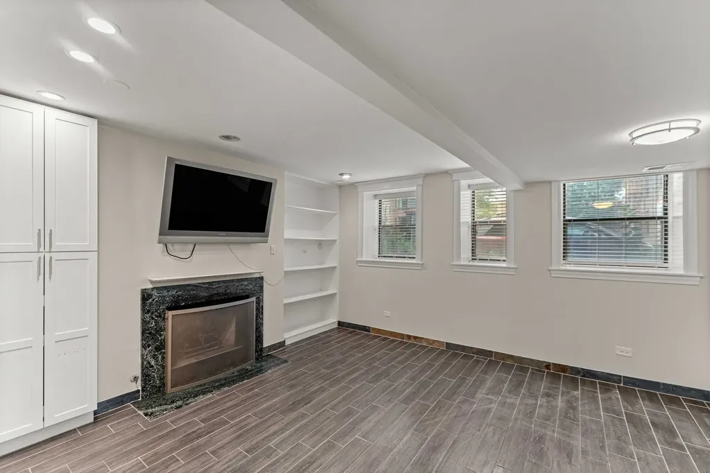 4214 North Kenmore Avenue Chicago IL 60613