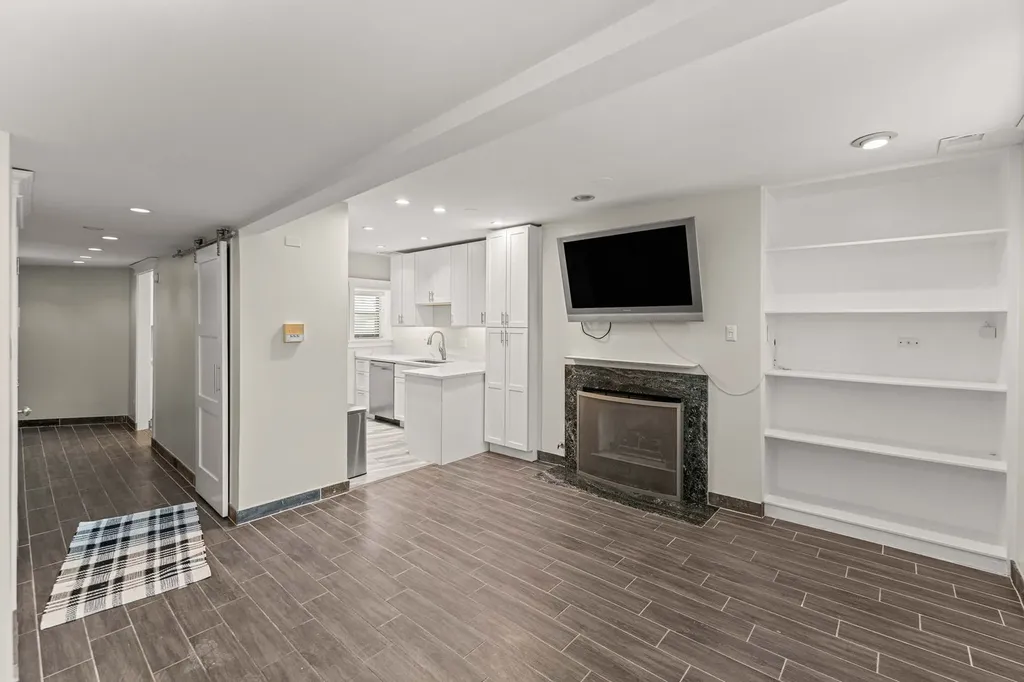 4214 North Kenmore Avenue Chicago IL 60613