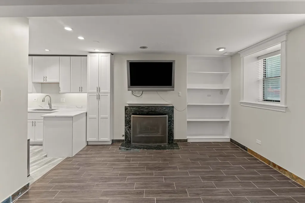 4214 North Kenmore Avenue Chicago IL 60613