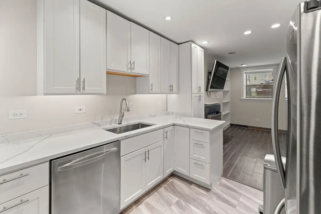4214 North Kenmore Avenue Chicago IL 60613