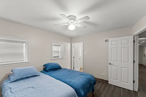 4214 North Kenmore Avenue Chicago IL 60613