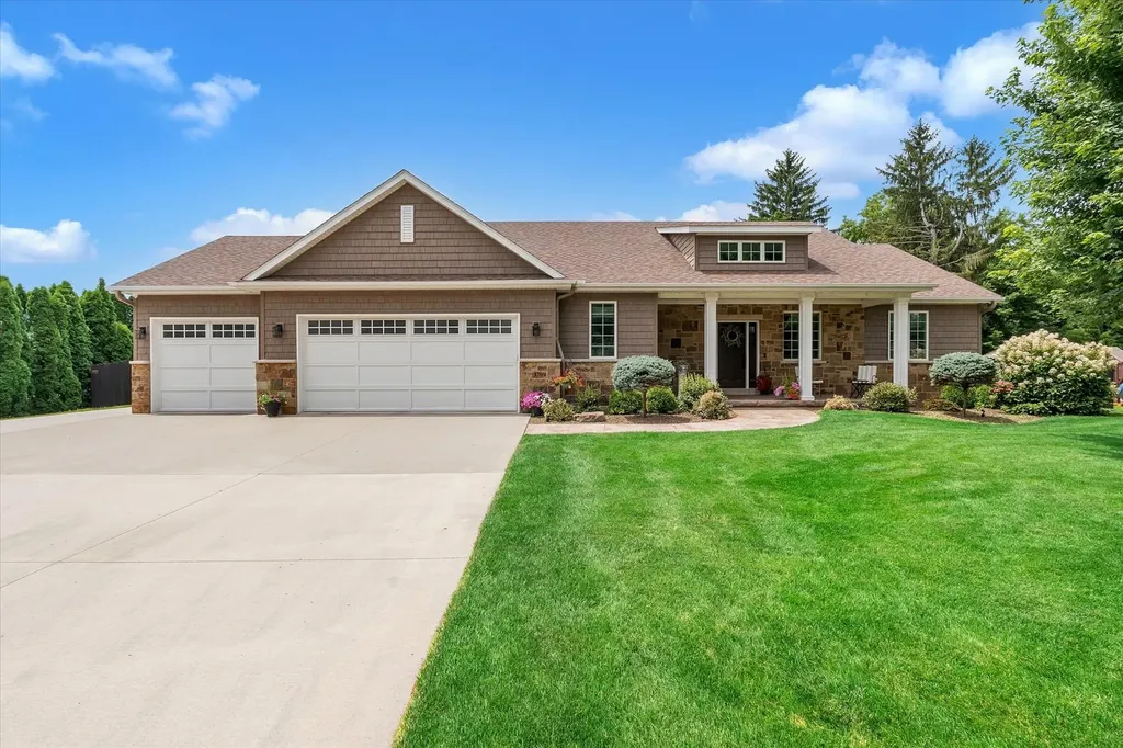 3709 39TH Street Court Moline IL 61265