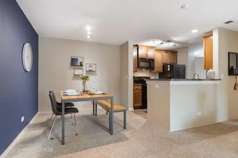 53 Kensington Circle Wheaton IL 60189
