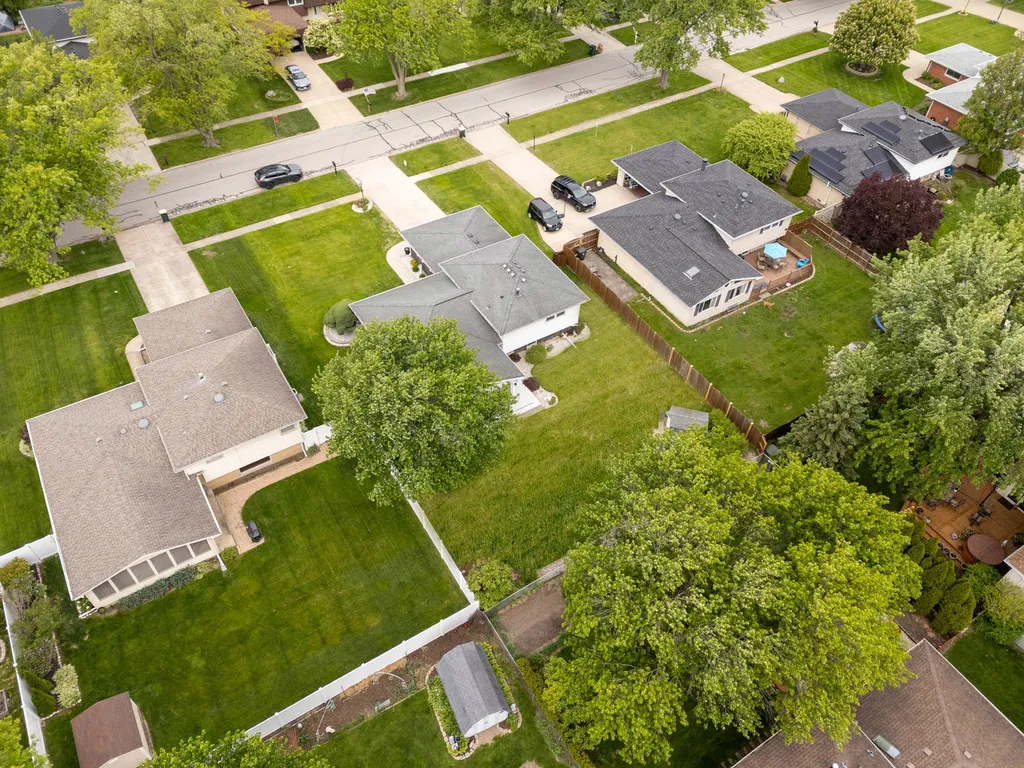 9S215 Florence Avenue Downers Grove IL 60516