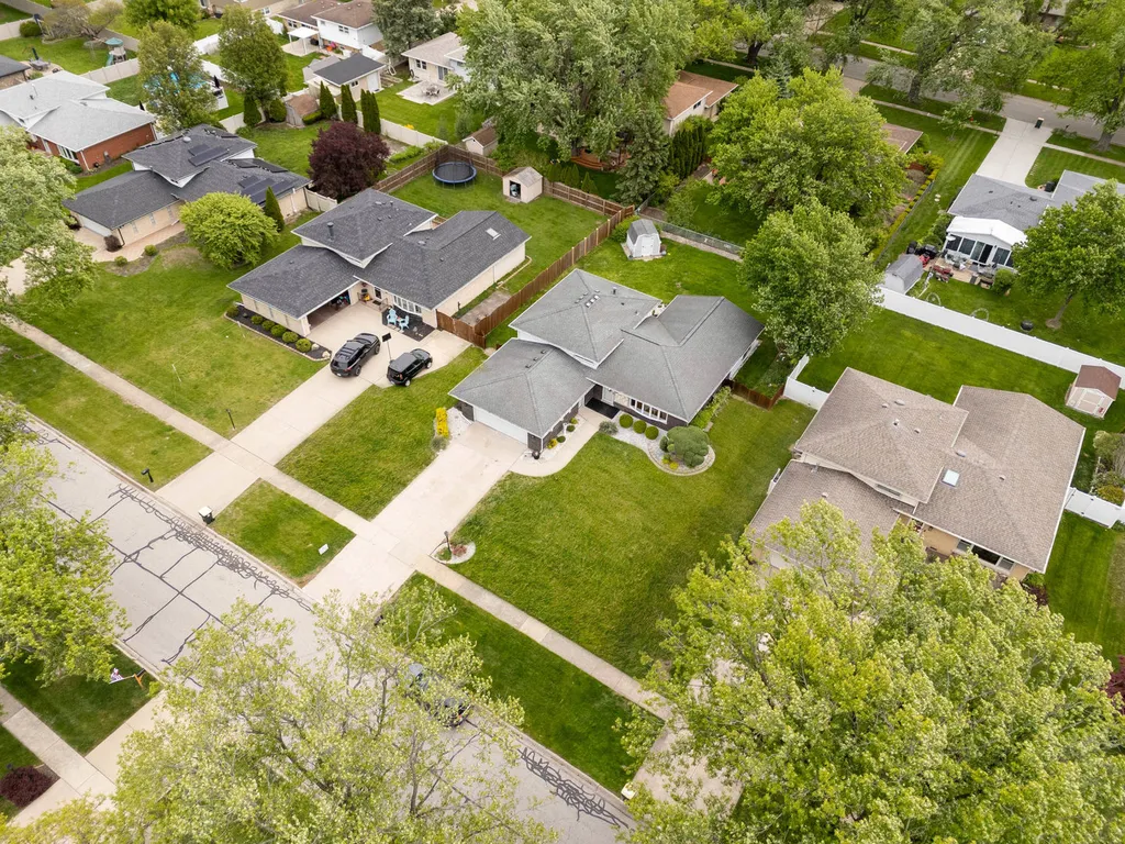 9S215 Florence Avenue Downers Grove IL 60516