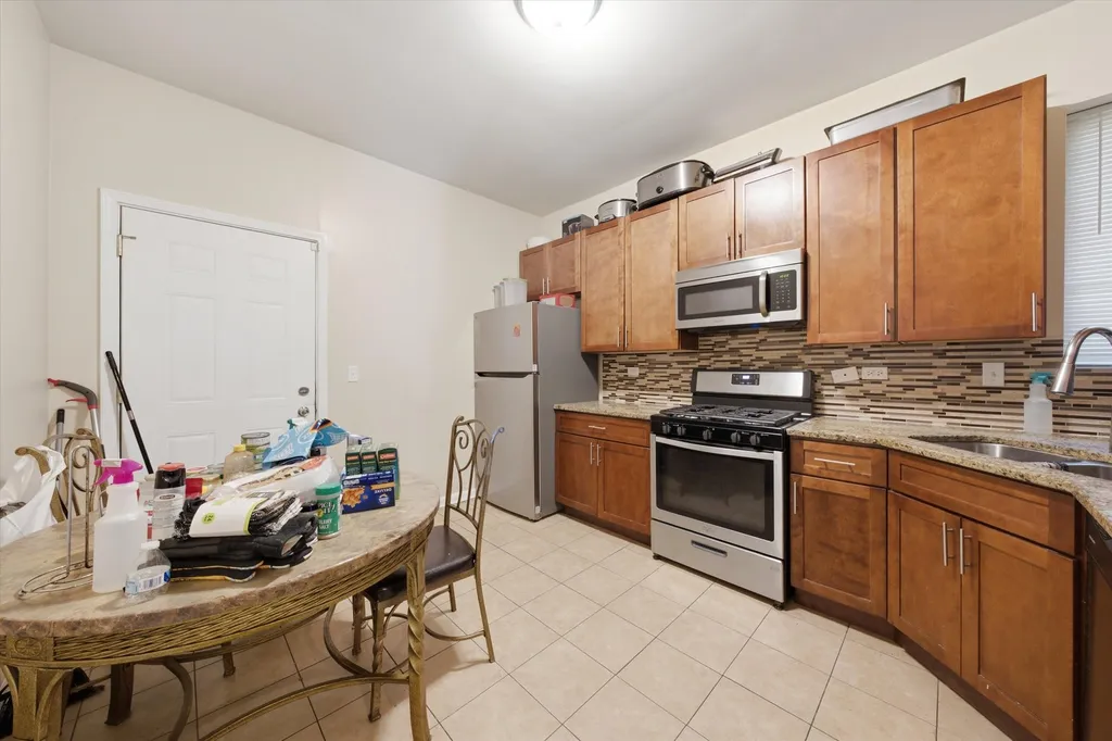 7614 South Carpenter Street Chicago IL 60620