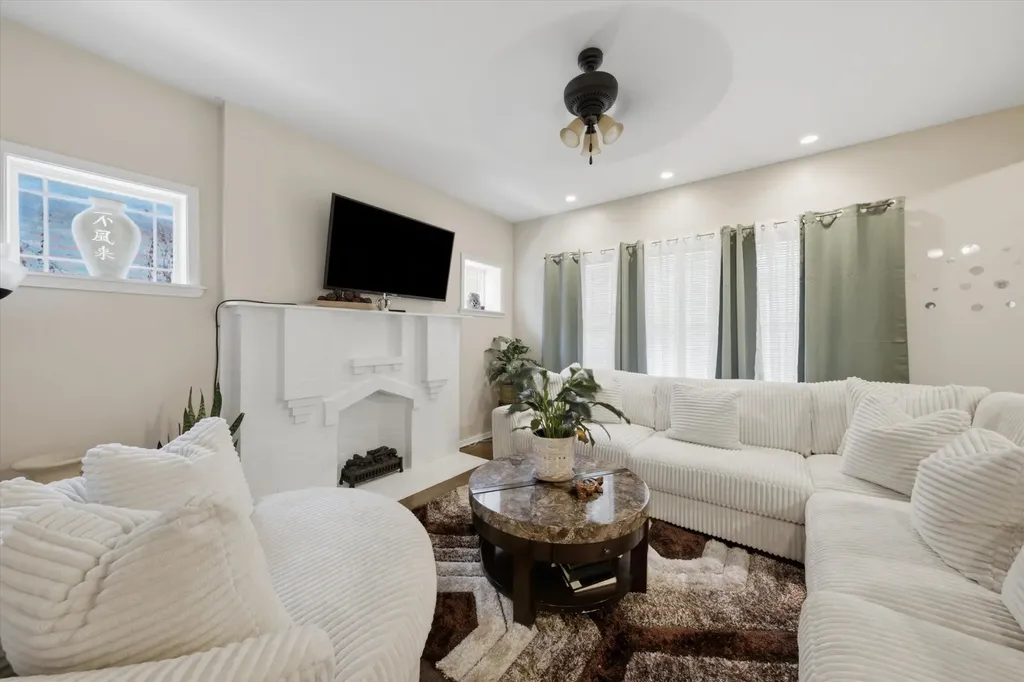 7614 South Carpenter Street Chicago IL 60620