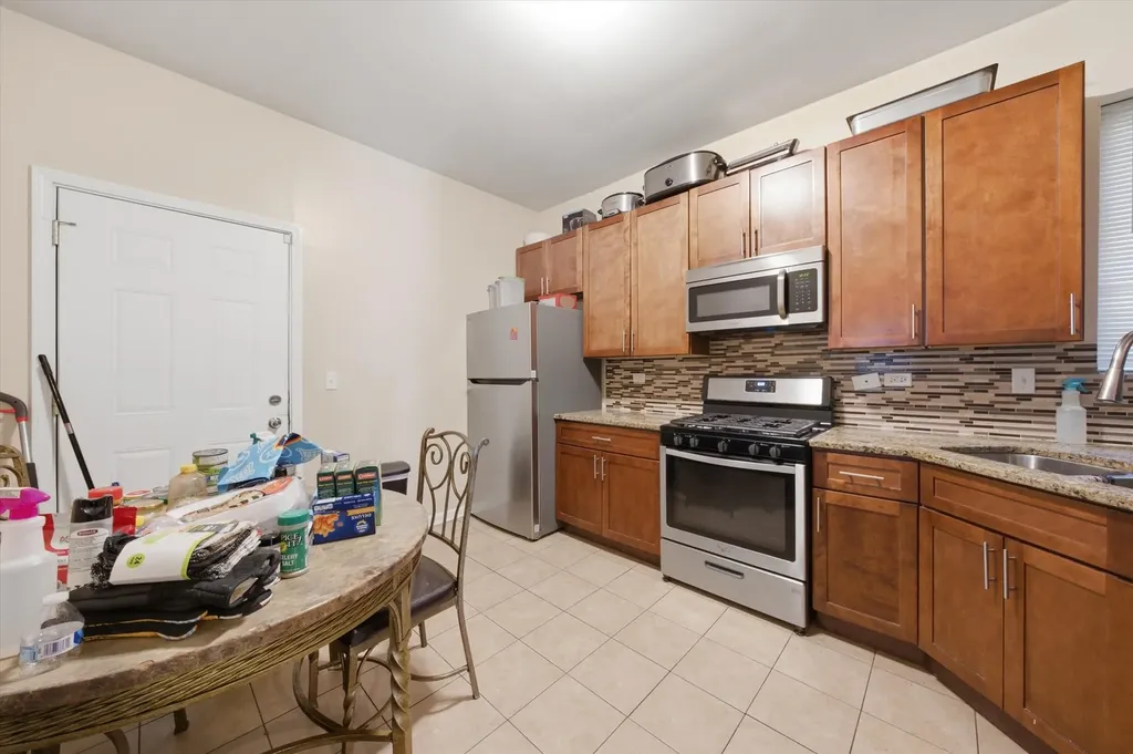 7614 South Carpenter Street Chicago IL 60620