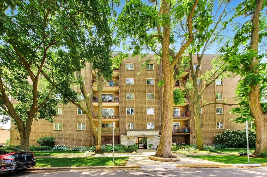 1365 Ashland Avenue Des Plaines IL 60016