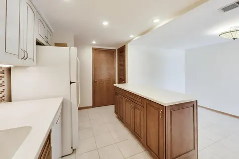 1365 Ashland Avenue Des Plaines IL 60016