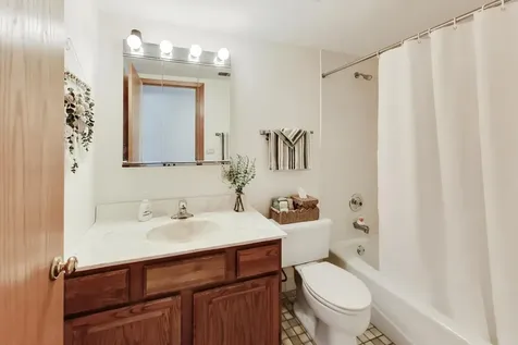 1365 Ashland Avenue Des Plaines IL 60016