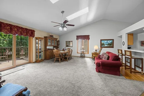 494 44TH Avenue Court East Moline IL 61244