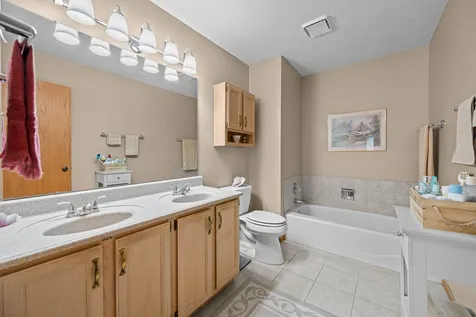 494 44TH Avenue Court East Moline IL 61244