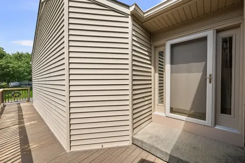 494 44TH Avenue Court East Moline IL 61244