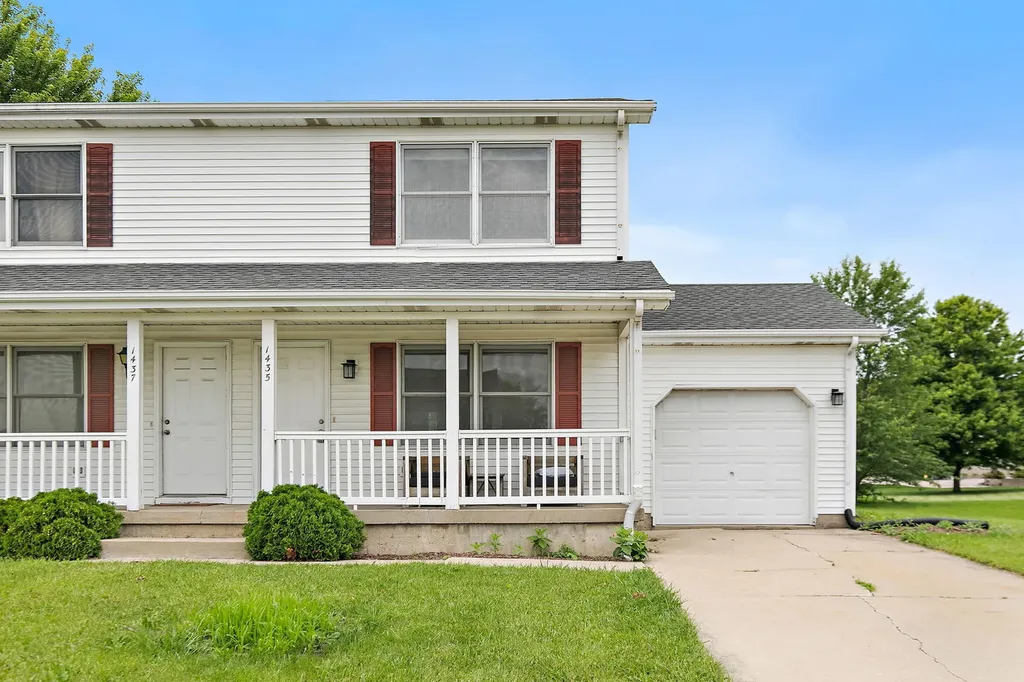 1435 Moluf Street Dekalb IL 60115