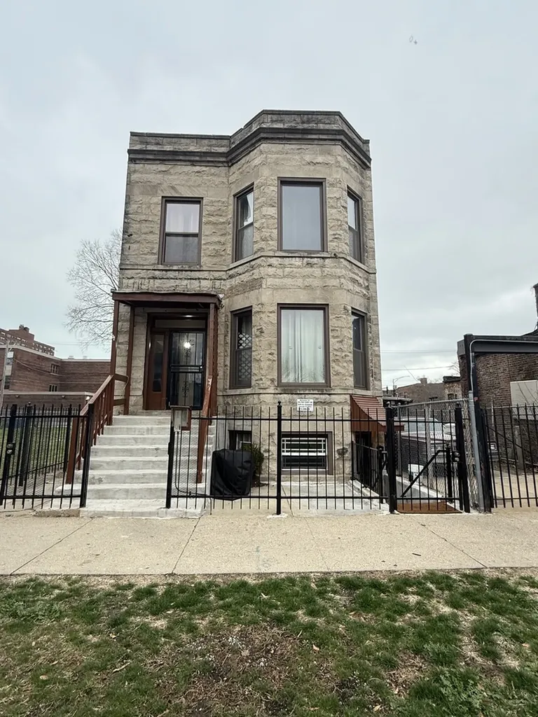 6049 South Champlain Avenue Chicago IL 60637